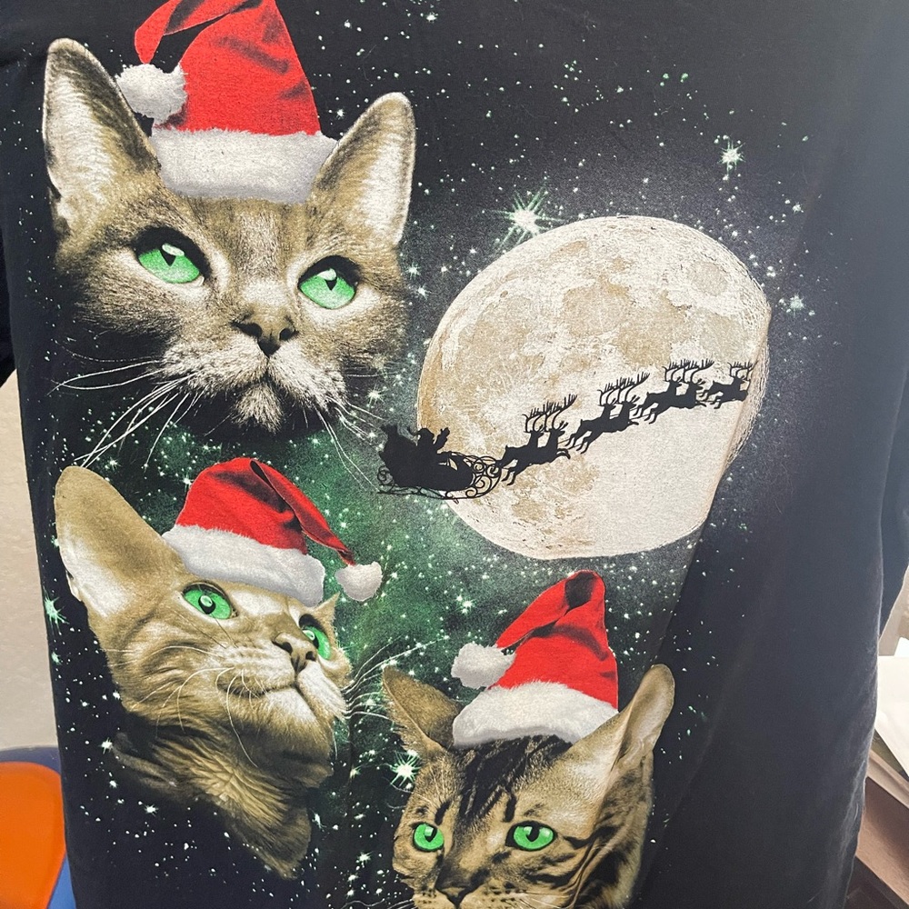 Fruit of the Loom Black and Red Cat Clothing